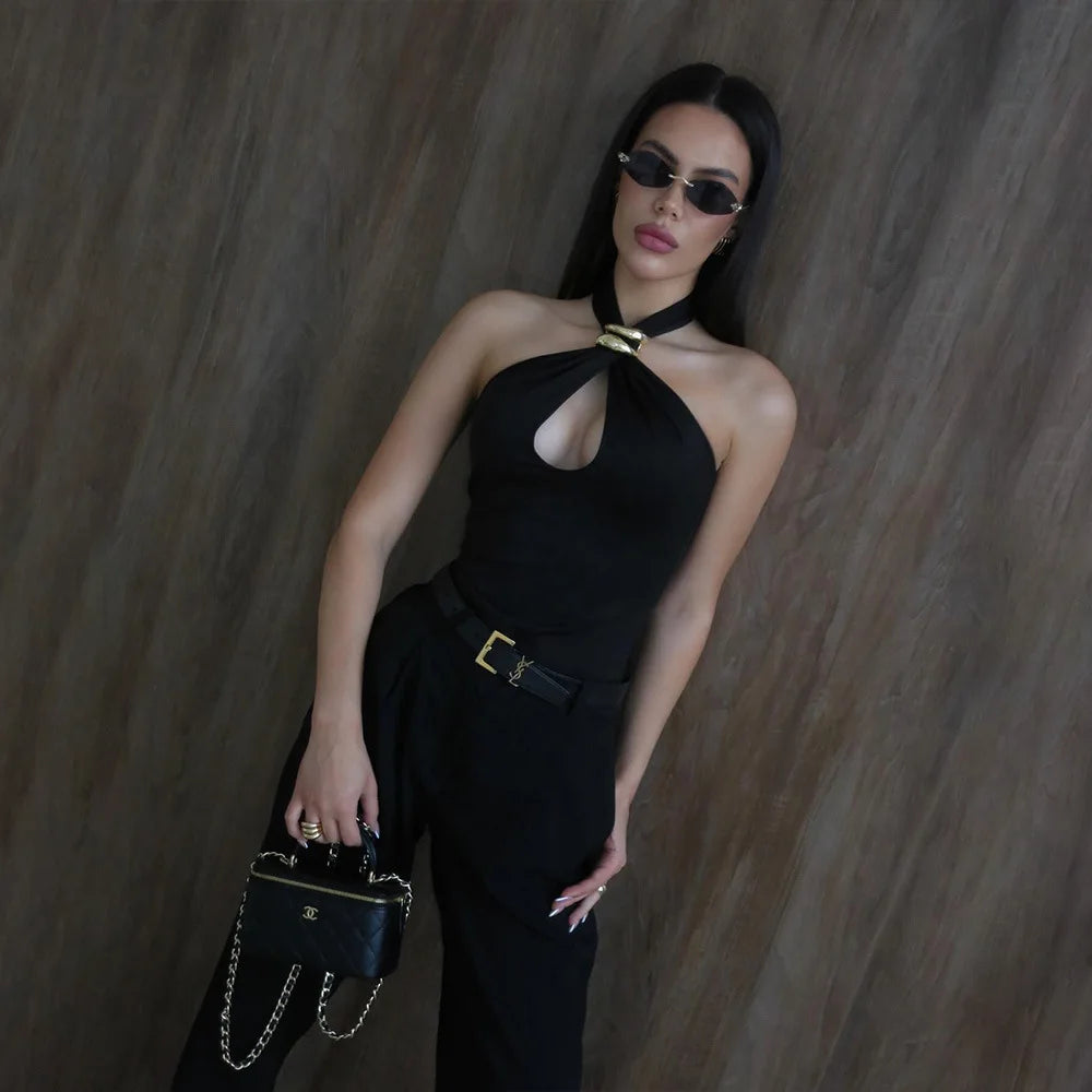 בגד גוף אלגנטי עם אבזם זהב – דינה 🖤✨